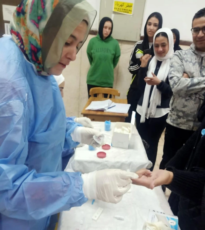 كتبت أمل عبد الرحيم في إطار حرص جامعة قناة السويس على صحة طلابها وتعزيز وعيهم بخطورة فيروس ، أطلقت الإدارة العامة للخدمات الطبية بالجامعة حملة للكشف