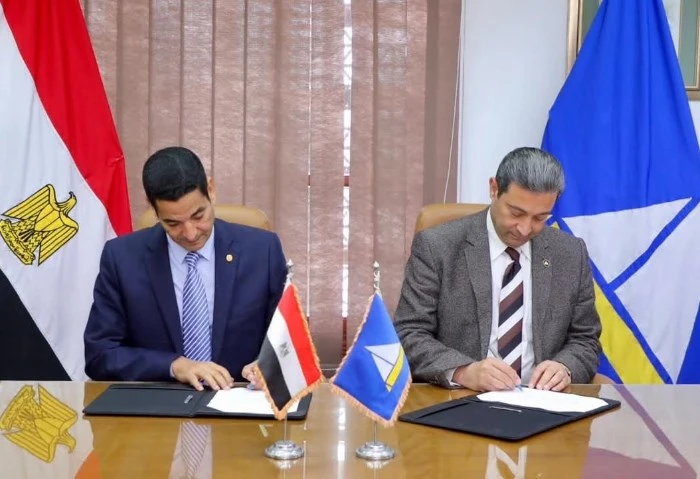 محافظ دمياط يوقع بروتوكول تعاون لتطوير وتنمية قدرات العاملين استقبل الأستاذ الدكتور أيمن الشهابى محافظ دمياط، بمكتبه ، ظهر اليوم محمد صالح هاشم رئيس