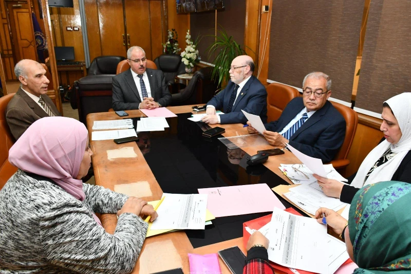 كتبت أمل عبد الرحيم أعلن الدكتور ناصر مندور، رئيس جامعة قناة السويس، عن فوز المهندسة آية محمد أحمد إبراهيم، المدرس المساعد بكلية الهندسة، بالمركز الأول في جائزة الأبحاث العلمية الم