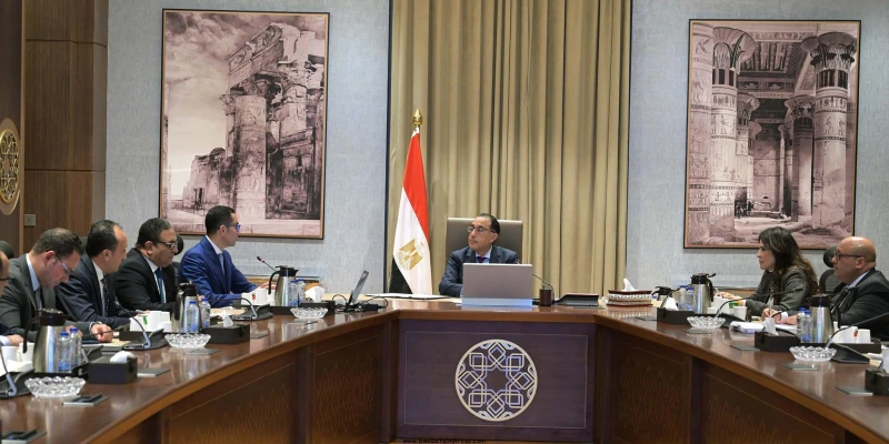 بوابة المحروسةينشرها : الأدمنرئيس الوزراء يتابع مع وزير الاستثمار عددا من الموضوعات وملفات العمل التقى الدكتور مصطفى مدبولي، رئيس مجلس الوزراء، مساء