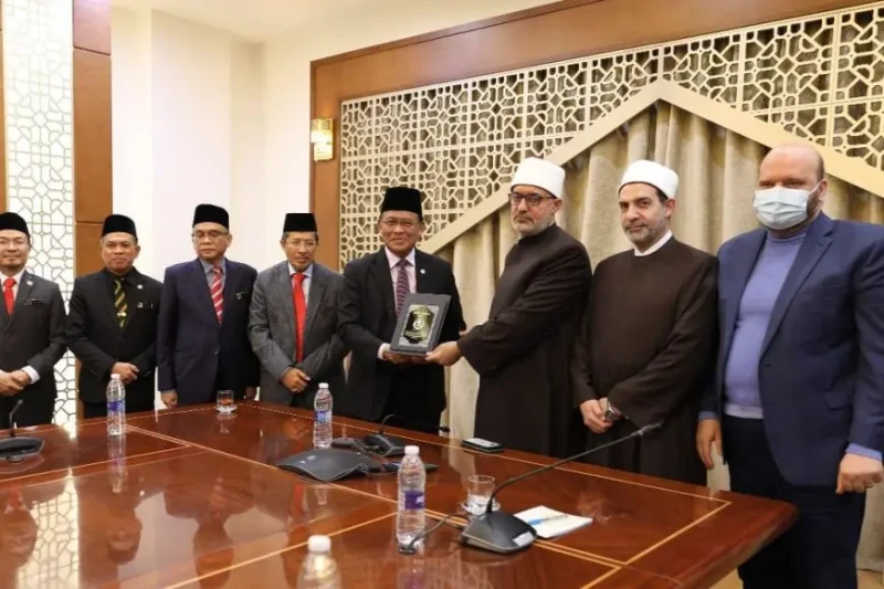 مفتي الجمهورية يستقبل وفدا ماليزيا رفيع المستوى لبحث تعزيز التعاون استقبل الدكتور نظير عياد، مفتي الجمهورية ورئيس الأمانة العامة لدور وهيئات الإفتاء