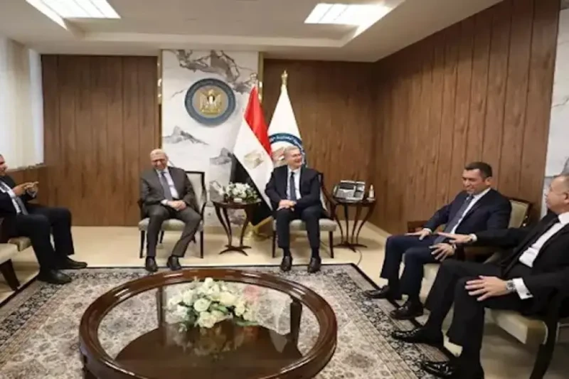 وزير البترول يناقش تحويل الهيئة العامة للثروات المعدنية لهيئة اقتصادية بحث كريم بدوي، وزير البترول والثروة المعدنية، مشروع قانون تنظيم الهيئة العامة