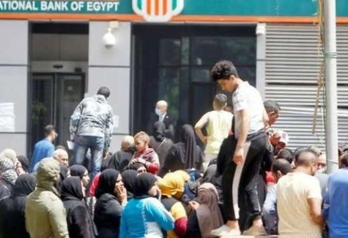 شهادات البنك الأهلي ذات العائد الشهري، ال 100 ألف هتكسبك 2000 جنيها (آخر يوم) شهادات البنك الأهلي ذات العائد الشهري، يبحث عنها ملايين المصريين، في اليوم الأخير للأوعية الادخارية با