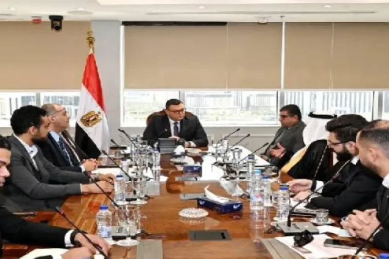 وزير الإسكان يستقبل وفد مستثمرين سعوديين لمناقشة عدد من الفرص الاستثمارية بمصر أحضر المهندس شريف الشربيني، السكرتير المصاب والمجتمعات العمرانية، اليوم، مستثمرين من المملكة العربية 