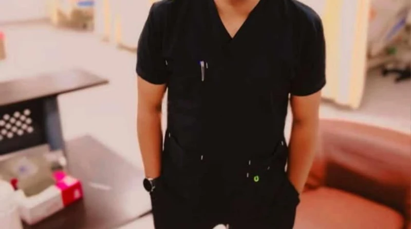 إخماد حريق وإنقاذ المرضى.. موقف بطولي لطاقم تمريض مستشفى الصدر بقنا شهد مستشفى الصدر بمحافظة قنا اليوم موقفا بطوليا من قبل اثنين من طاقم التمريض، حيث تدخلا سريعا لإخماد حريق نشب دا