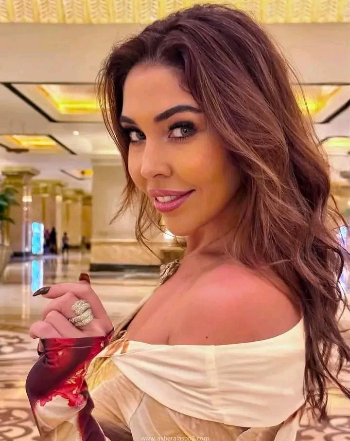 بقلم : الدكتور يسري الكاشف متابعة : عادل شلبي صرحت الفنانة الهولندية من اصول عربية بانها سوف تزور القاهرة قريبا للتعاقد مع شركات انتاج فني جديدة وذلك بعد نجاح اغانيها باللهجة المصر