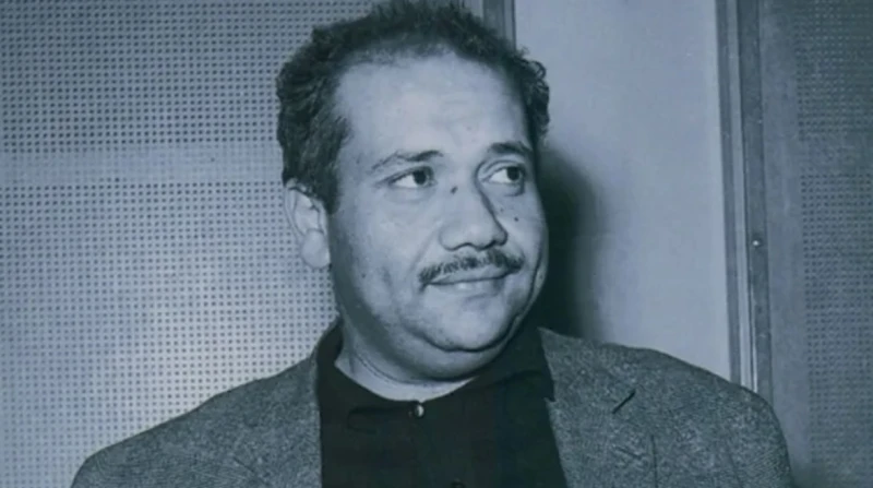 بلاي ليست.. في يوم ميلاد صلاح جاهين: أنا قلبي مزيكا بمفاتيح أنا قلبي مزيكا بمفاتيح.. من لمسة يغني لك تفاريح.. كلمات مبهجة تغنى بها سيد مكاوي من أشعار صديق عمره صلاح جاهين، عبرت ببس