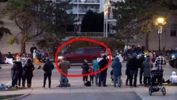 احتفالات عيد الميلاد في ألمانيا تتحول إلى مأساة بسبب حادث مأساوي عيد الميلاد , شهدت مدينة ماجديبورج في شرق ألمانيا حادث دهس مأساوي خلال احتفالات سوق عيد الميلاد ، عندما اندفعت سيار