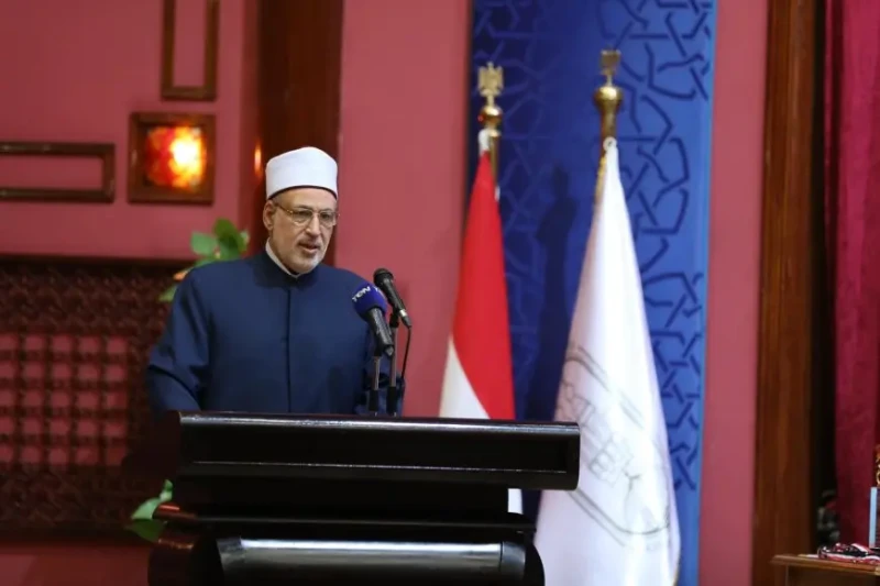 الضويني يدعو الدبلوماسيين العرب للنطق بالعربية في المحافل الدولية والأوساط السياسية قال وكيل الأزهر، الدكتور محمد الضويني، أن الحفاظ على اللغة العربية والهوية الإسلامية يعتبر مسؤول