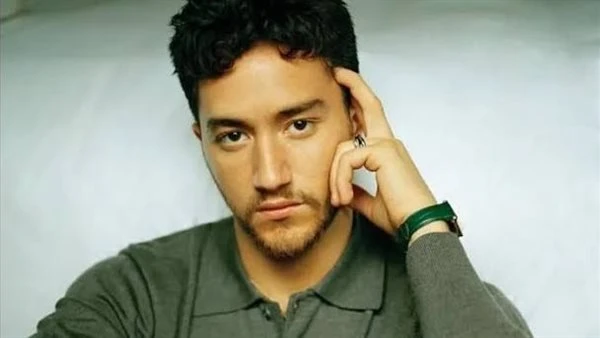 نجوم الفن: من هيبتا إلى 6 أيام..كيف نجح أحمد مالك في تجسيد شخصيات مؤثرة؟ يعتبر الفنان أحمد مالك من أبرز النجوم الشباب في الساحة الفنية، تميز بأدائه المتنوع وقدرته على تجسيد شخصيات 