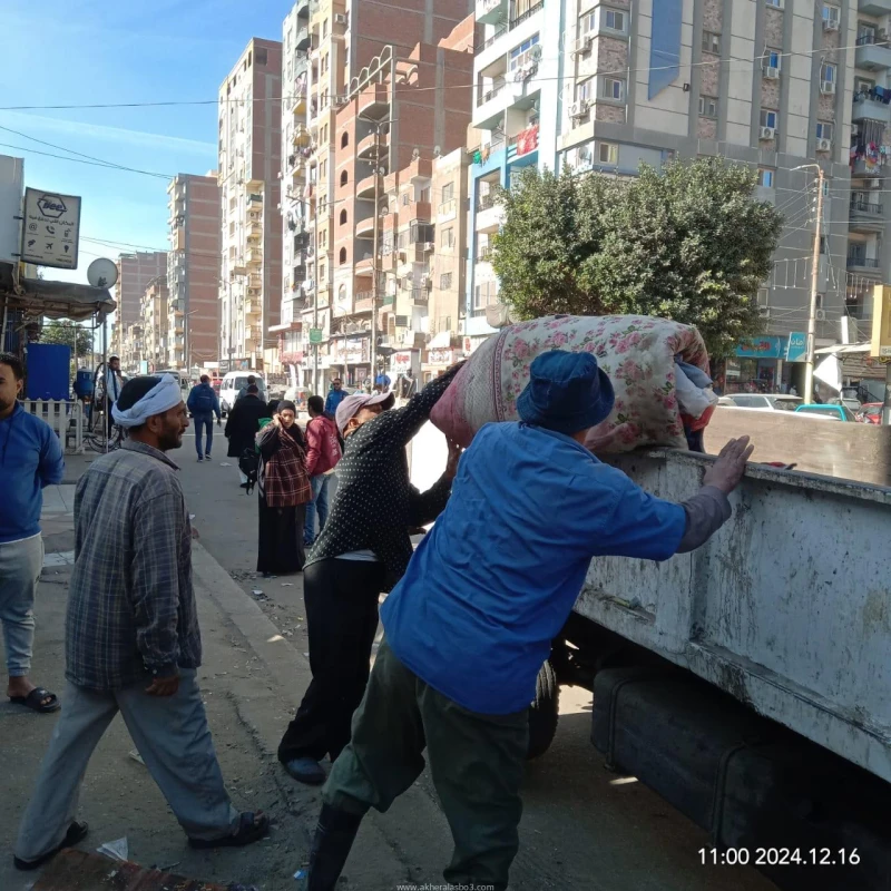 كتبت أمل عبد الرحيم تنفيذا لتوجيهات اللواء طيار أ.ح أكرم محمد جلال محافظ الإسماعيلية، برفع كافة الإشغالات والتعديات، التي من شأنها إعاقة حركة المرور والمارة على الأرصفة، والقضاء عل