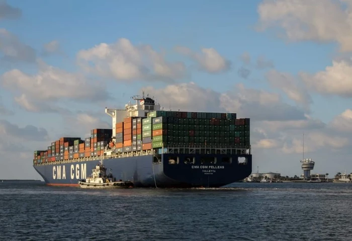 إعادة فتح ميناء شرم الشيخ واستمرار غلق الغردقة بسبب الأحوال الجوية أعلن المركز الإعلامي لهيئة موانئ البحر الأحمر عن إعادة فتح ميناء شرم الشيخ البحري بمحافظة جنوب سيناء في تمام السا