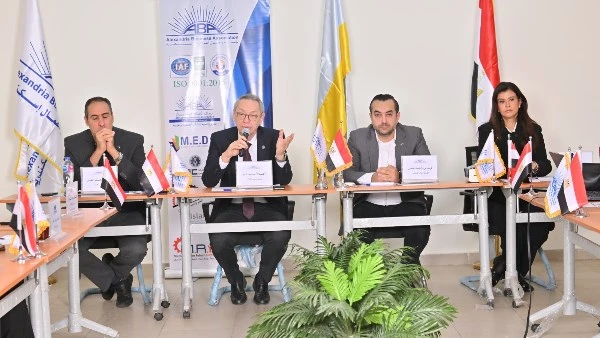 تنمية المشروعات يوفر 81 مليون جنيه لدعم الأنشطة الصغيرة والمتوسطة بالصعيد أكد محمد هنو رئيس جمعية رجال الأعمال بالإسكندرية ان جهاز المشروعات الصغيرة والمتوسطة قام بزيادة القروض الم