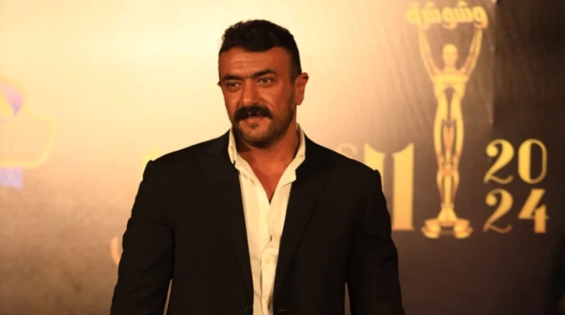 مش بشارك حد.. إجابات جريئة من أحمد العوضي في حفل الأفضل حرص الفنان أحمد العوضي على الظهور بحفل توزيع جوائز الأفضل، المقام حاليا بمركز المنارة بالتجمع الخامس.وقال العوضي، في تصريحات