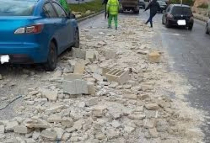 بسبب سقوط حمولة حجارة، إعادة حركة المرور على طريق أبوقير بالإسكندرية تمكن رجال الإدارة العامة لمرور الإسكندرية من إعادة الحركة المرورية بطريق أبو قير