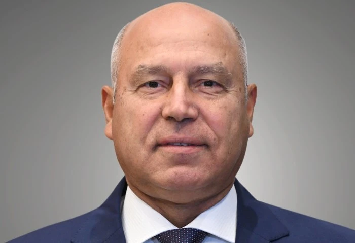 غدا، وزير الصناعة يلتقي المستثمرين الصناعيين ببورسعيد لحل مشاكلهم يلتقي الفريق مهندس كامل الوزير، نائب رئيس مجلس الوزراء للتنمية الصناعية وزير