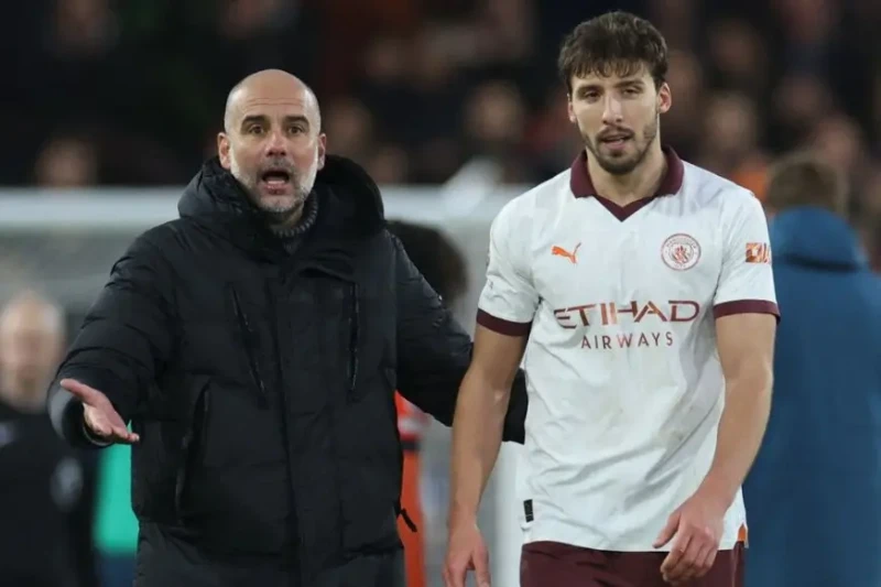 ضربة أخرى لسيتي.. جوارديولا يعلن غيابا طويلا لروبن دياز أعلن بيب جوارديولا مدرب مانشستر سيتي، أن روبن دياز سيغيب عن الملاعب لأربعة أسابيع بسبب إصابة عضلية.المدافع البرتغالي غاب عن