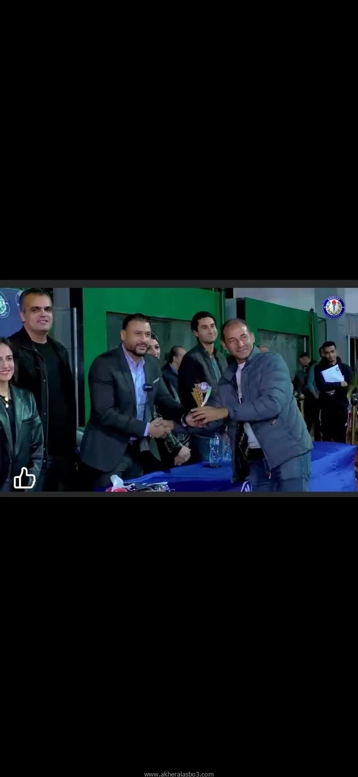 تم تكريم اليوم السيد مدير اداره الخدمات الاداريه الاستاذ شاكر عبد الحليم كتب حماده القط تكريم اليوم من مجلس اداره نادي سموحه الرياضي الاجتماعي برئاسه