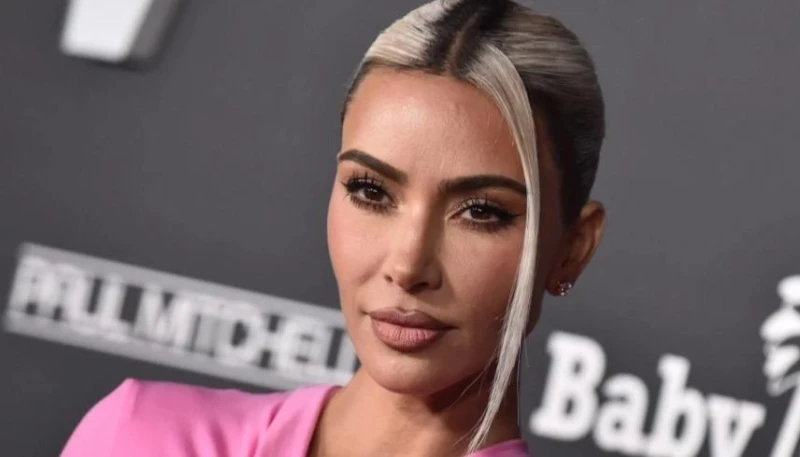 ثمنها 5 ملايين دولار.. هل كيم كارداشيان المشتري الغامض لهذه اللوحة؟ افاق عربية - قال موقع آرت نيوز، إن الشائعات المتعلقة بكون كيم كارداشيان، هي المشتري المجهول الذي حصل على لوحة جا