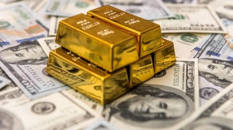 ريمونتادا مفاجئة ل الذهب على حساب الدولار.. بطلها الفيدرالي صعدت أسعار الذهب، اليوم الخميس، في البورصات العالمية بأكثر من 1، بعد تراجعها أمس إلى مستويات ال2600 دولار للأوقية، عقب إ