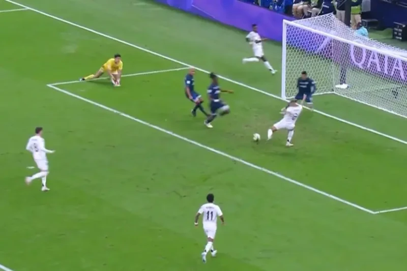 ريال مدريد ضد باتشوكا .. الملكى يتقدم بهدف في الشوط الأولافتتح الفرنسي كليان مبابي أهداف مباراة ريال مدريد ضد باتشوكا المكسيكي، في نهائي بطولة