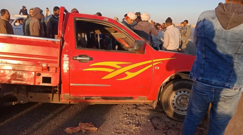 على طريق العاصمة الإدارية.. إصابة 12 عاملا في انقلاب ربع نقل أصيب 12 شخصا إثر أنقلاب سيارة ربع نقل أعلى الطريق الصحراوي بالجيزة.تلقت غرفة عمليات المرور إخطارا من شرطة النجدة بوجود