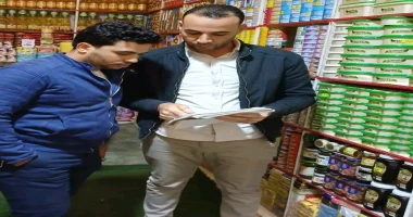 خلال حملة تموينية مكثفة بمركز أبو حمص بالبحيرة ضبط 89 طن أسماك مجمدة و16 طن أعلاف مجهولة المصدر و16000 لتر سولار تم تجميعها بغرض إعادة البيع بالسوق السوداء متابعهأحمد القطعاني وحما