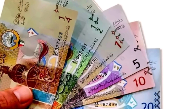 سعر الدينار الكويتي اليوم السبت 21 ديسمبر 2024 استقر سعر الدينار الكويتي مقابل الجنيه المصري، اليوم السبت 21 ديسمبر 2024، في ظل العطلة الأسبوعية للبنوك الحكومية والخاصة العاملة بال