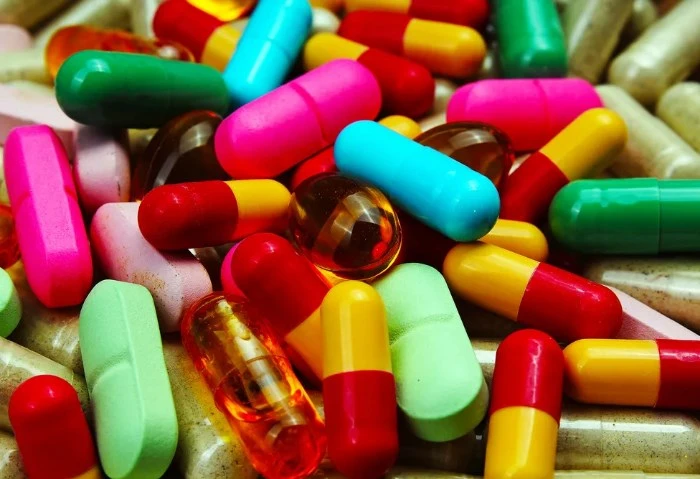 ضبط عصابة تصنيع أقراص مخدرة ب6.5 مليون جنيه في الإسكندرية نجحت الأجهزة الأمنية في مديرية أمن الإسكندرية، بالتنسيق والمشاركة مع قطاع الأمن العام والإدارة العامة لمكافحة المخدرات وال