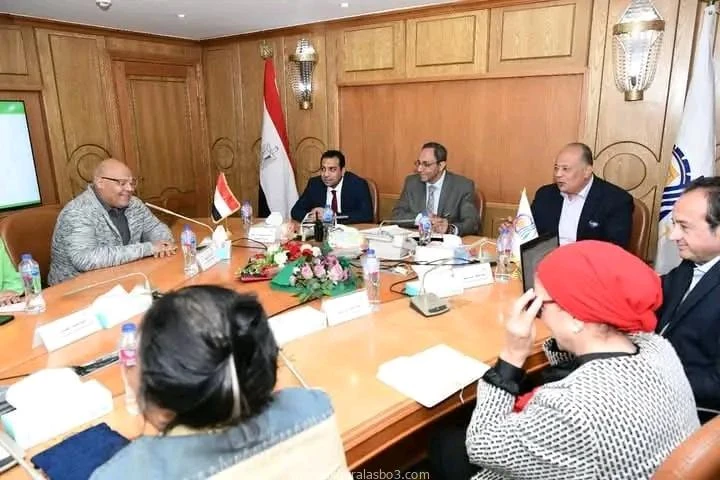 محافظ قنا يبحث تطوير منظومة المخلفات الصلبة مع البرنامج الوطني قنا ممدوح السنبسي استقبل الدكتور خالد عبد الحليم، محافظ قنا، الدكتور حازم صلاح الظنان، مدير البرنامج الوطني لإدارة ال