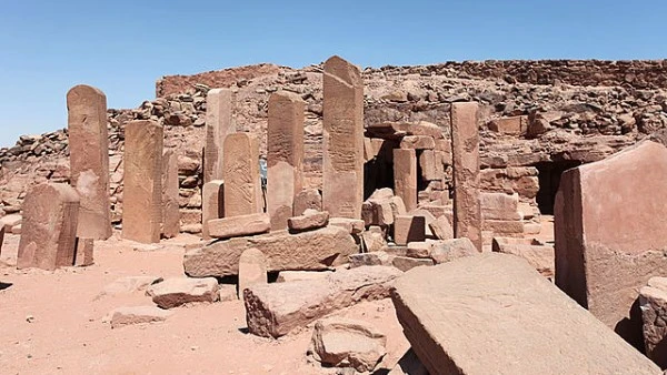 فترة الاحتلال.. دراسة أثرية تكشف الحفائر غير الشرعية لإسرائيل فى سيناء خلال مؤتمر اتحاد الآثاريين العرب ال24 الذي عقد مؤخرا بمدينة الشيخ زايد تم مناقشة بحث بعنوان: أعمال المسح والح