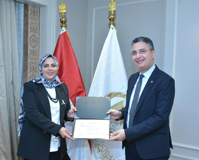 كتبت أمل عبد الرحيم في إطار دعم وتشجيع الكوادر المتميزة بالقطاع التمويني، قام الدكتور شريف فاروق، وزير التموين والتجارة الداخلية، بتكريم السيدة شيماء