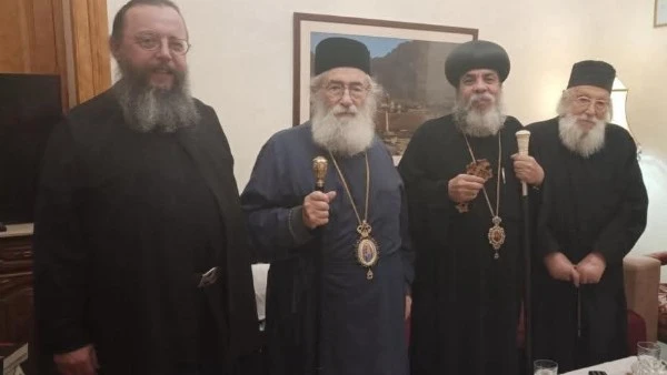 في عيدها.. الأنبا أبوللو يلتقي رئيس دير سانت كاترين التقى، اليوم، الأنبا أبوللو أسقف سيناء الجنوبية، المطران داميانوس مطران دير سانت كاترين، ودار