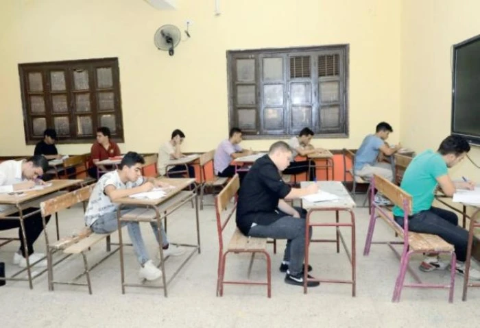 9 نصائح فعالة لتحسين الحالة النفسية للطلاب أثناء فترة الامتحانات تعد فترة الامتحانات من أكثر الفترات تحديا وضغطا بالنسبة للطلاب، حيث يواجهون مشاعر الخوف والقلق التي تؤثر على صحتهم