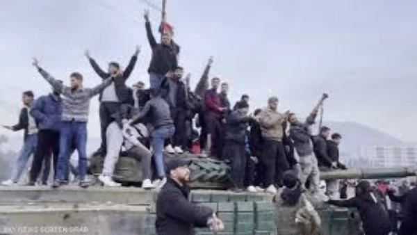 حماية مؤسساتهم وتسيير العمل.. نداء عاجل للمواطنين من اتحاد عمال سوريا دعا الاتحاد العام لنقابات عمال سوريا، جميع العمال بالتوجه إلى مواقع عملهم