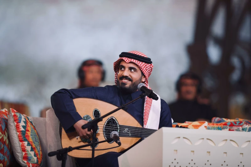 بالصور- نواف الجبرتي بدعم وتوجيهات معالي المستشار تركي آل الشيخ يغني محمد عبده وطلال مداح في اجمل جلسات موسم الرياض تصدر اسم الفنان السعودي الشاب نواف الجبرتي التراند بعد إحياءه لي