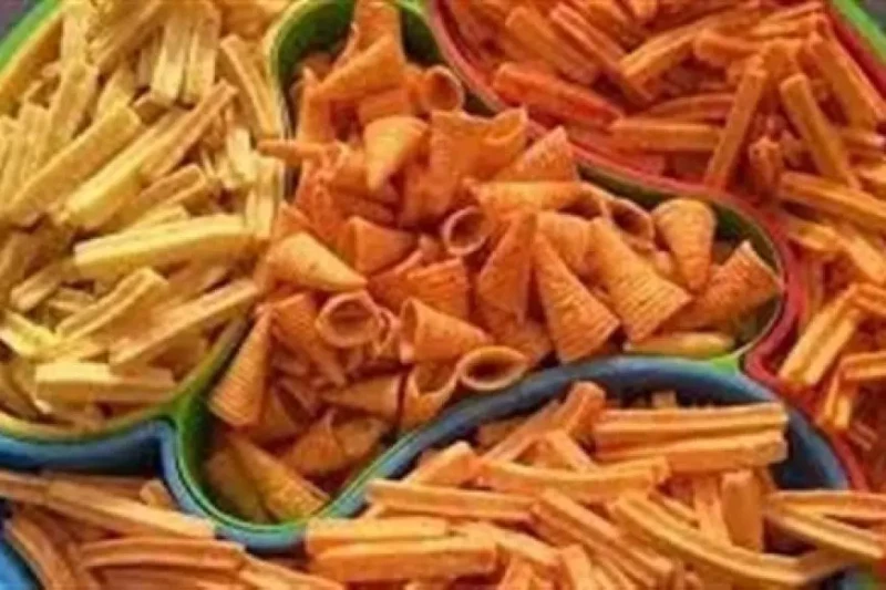 تؤدي لمشاكل صحية.. المعهد القومي للتغذية يحذر من تناول المقرمشاتحذرت الدكتورة جيهان فؤاد، العميد السابق للمعهد القومي للتغذية، من المقرمشات المغلفة