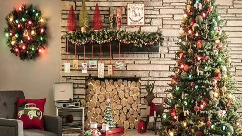 تعرف على قصة شجرة الكريسماس بالتزامن مع احتفالات رأس السنة شجرة الكريسماس , تتميز الكنائس الأرثوذكسية في مصر والعديد من البلدان بممارسات دينية فريدة