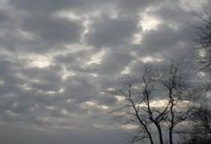 منخفض جوي يضرب البلاد، الأرصاد تحذر من طقس غد وتوجه نداء عاجلا للمواطنين حذرت الهيئة العامة للأرصاد الجوية، من حالة الطقس ودرجات الحرارة والظواهر الجوية المتوقع أن تشهدها البلاد في