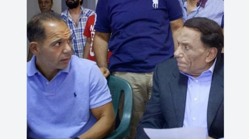 هل يعود الزعيم للتمثيل؟ شرط وحيد يكشفه رامي إمام شائعة جديدة تلاحق الزعيم عادل إمام، الذي تطارده دوما الأقاويل بين الحين والآخر، منذ انتهاء عرض مسلسل فلانتينو، وهو آخر أعماله الفني