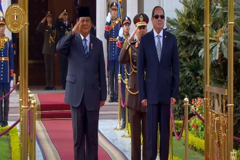 السيسي ونظيره الإندونيسي يعقدان جلسة مباحثات لتعزيز علاقات الصداقة والتعاون بين البلدين مصر وإندونيسيا تعربان عن تطلعهما لعقد اجتماع اللجنة المشتركة برئاسة وزيري خارجية البلدين في 