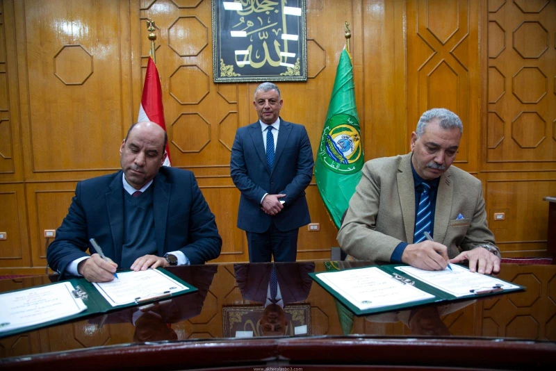 كتبت أمل عبد الرحيم شهد اللواء طيار أ.ح أكرم محمد جلال محافظ الإسماعيلية اليوم الخميس، توقيع بروتوكول تعاون بين مديرية العمل ومديرية الإسكان