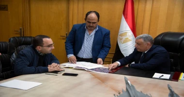 كتبت أمل عبد الرحيم ناقش اللواء طيار أ.ح أكرم محمد جلال محافظ الإسماعيلية، اليوم الخميس، التصور الكامل لتطوير ورفع كفاءة ميدان السلام، وتطوير كافة