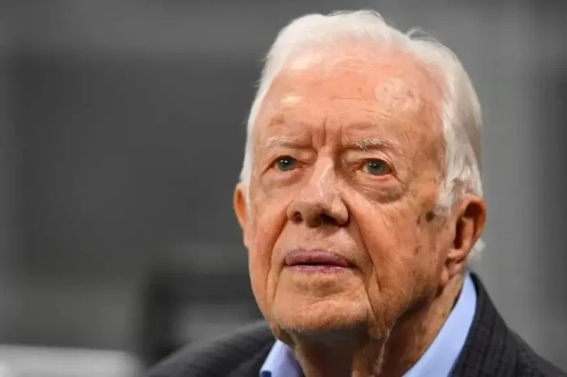 جيمي كارتر.. من مزارع الفول السوداني إلى بطل حقوق الإنسان توفي الرئيس الأمريكي الأسبق جيمي كارتر عن عمر يناهز 100 عام في مسقط رأسه بولاية جورجيا، محاطا بأسرته. وبذلك يودع العالم أح