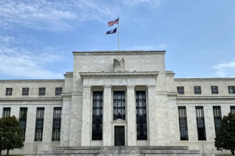 الفيدرالي الأمريكي يستعد لتخفيض ثالث للفائدة مع إشارات لحذر أكبر في 2025 يستعد مجلس الاحتياطي الفيدرالي الأمريكي، اليوم الأربعاء، لخفض أسعار الفائدة لليوم الثالث على التوالي، مع تو