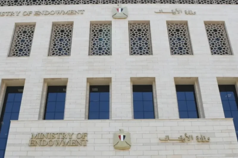 وزارة الأوقاف تكثف جهودها الدعوية لبناء الإنسان ومواجهة التطرف في 2024 زادت وزارة الأوقاف جهودها الدعوية في عام ٢٠٢٤ لمحاربة التطرف وبناء الإنسان. أعلن الدكتور أسامة الأزهري، وزير