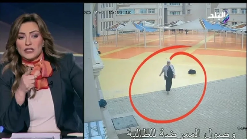 شاهد اللحظات الأولى لمشاجرة طالبات مدرسة التجمع بداية الاشتباك بين الطالبة كارما وزميلتها راوية اللحظات الأولى لمشاجرة طالبات مدرسة التجمع ، وكشفت عن