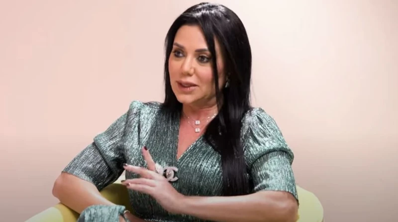 رانيا يوسف: عشت ملتزمة بس كان لازم أتحرر عشان أعمل فلوس تحدثت الفنانة رانيا يوسف، عن فترة دراستها في مدرسة للراهبات، مشيرة إلى أن من أبرز الأشياء التي تعملتها في تلك المدرسة الالتز