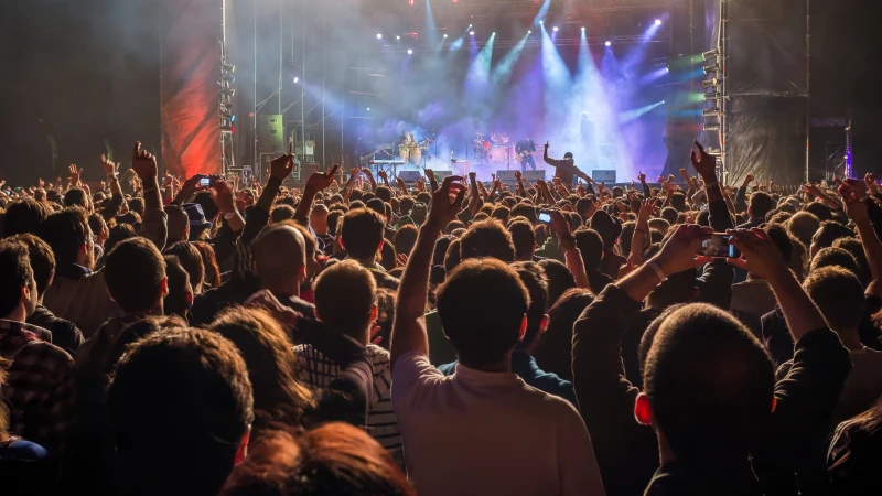 قوانين مشددة على الحفلات الغنائية والفنانين في هذه الدولة افاق عربية - ذكرت صحيفة الرأي الكويتية أن الوكيل المساعد لقطاع الصحافة والنشر والمطبوعات في وزارة الإعلام الكويتية لافي ال