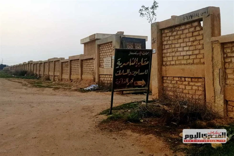 بيان من محافظة الإسكندرية حول حقيقة هدم المقابر ببرج العرب نفت محافظة الاسكندرية، ما يتردد عبر وسائل السوشيال ميديا، عن قيام المحافظة بهدم المقابر وفتح الملفات الخاصة بها. وذكرت ال